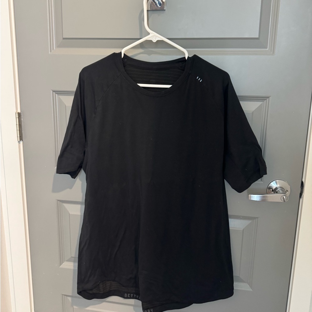 Lululemon Athletica license to train Short Sleeve Tee